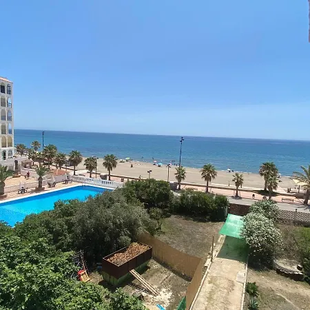 & Salt Clouds דירה