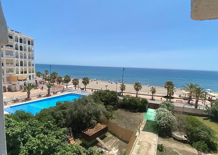 & Salt Clouds דירה