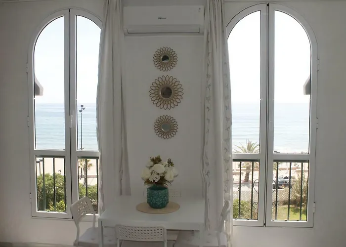 & Salt Clouds דירה *