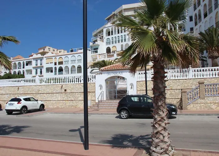 & Salt Clouds דירה