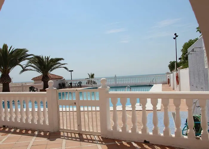 & Salt Clouds דירה