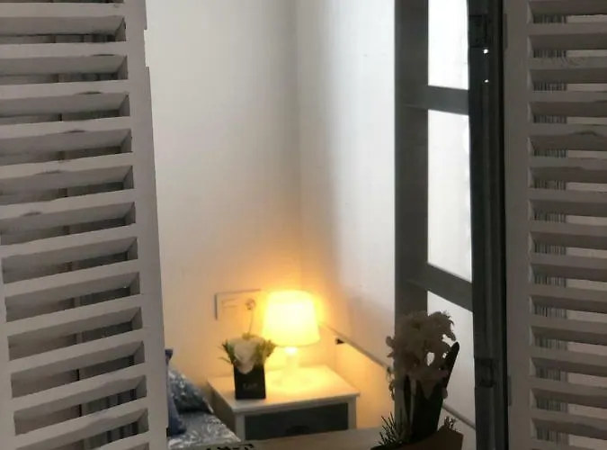 & Salt Clouds פואנגירולה