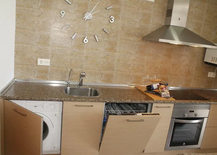 & Salt Clouds פואנגירולה